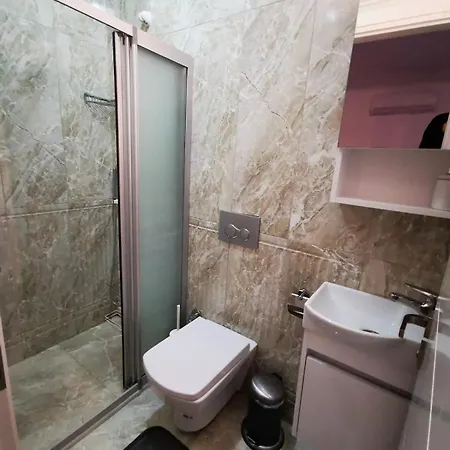 Bitez Bahce Icerisinde Huzur Rahat Konfor